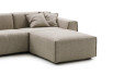 Parker Sitzhocker neben Parker Sofa.